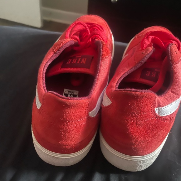 Nike - Picture 4 of 4